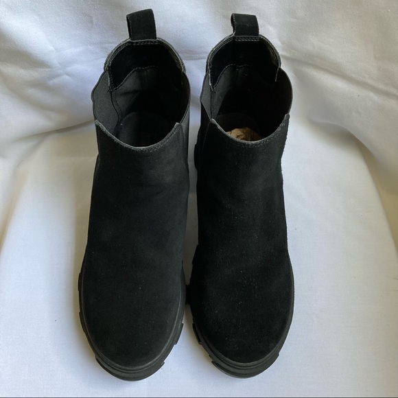 Urban Outfitters Lorenza Black Suede Chelsea Chunky Boots Lug Sole - Picture 6 of 9